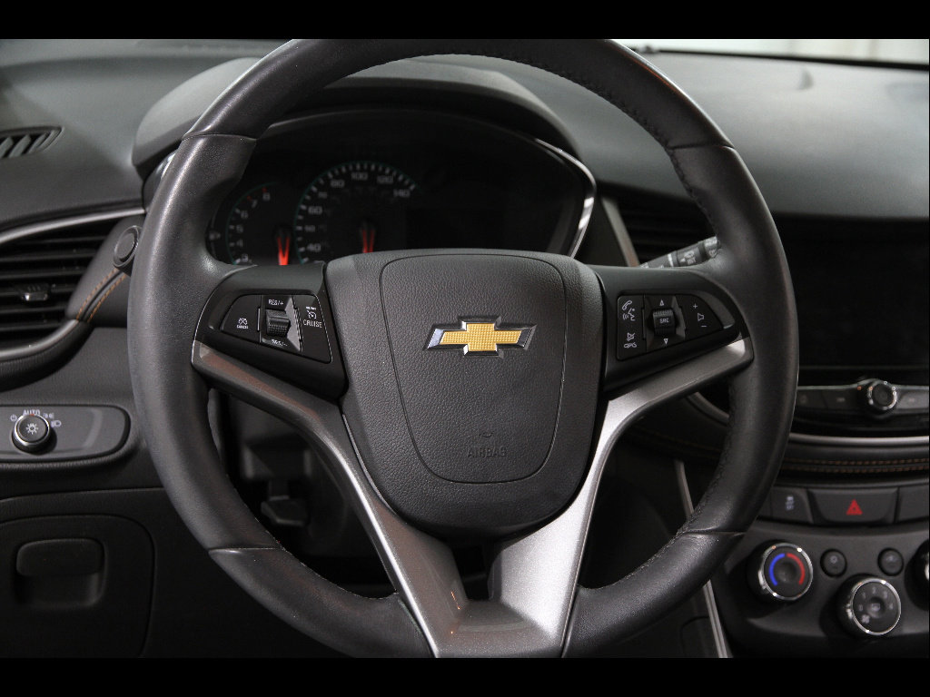 Used 2022 Chevrolet Trax LT w/ LT Convenience Package AWD/4WD image 7