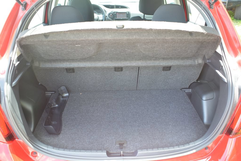 Used 2015 Toyota Yaris LE FWD image 19