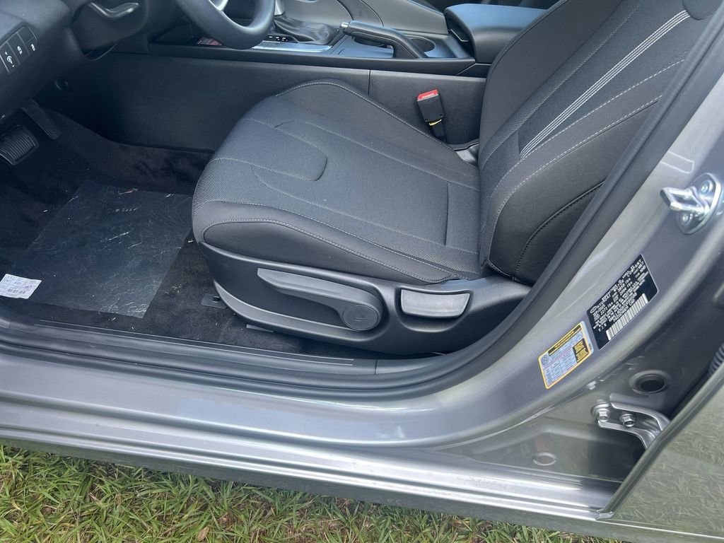 Used 2026 Hyundai Elantra SE image 12