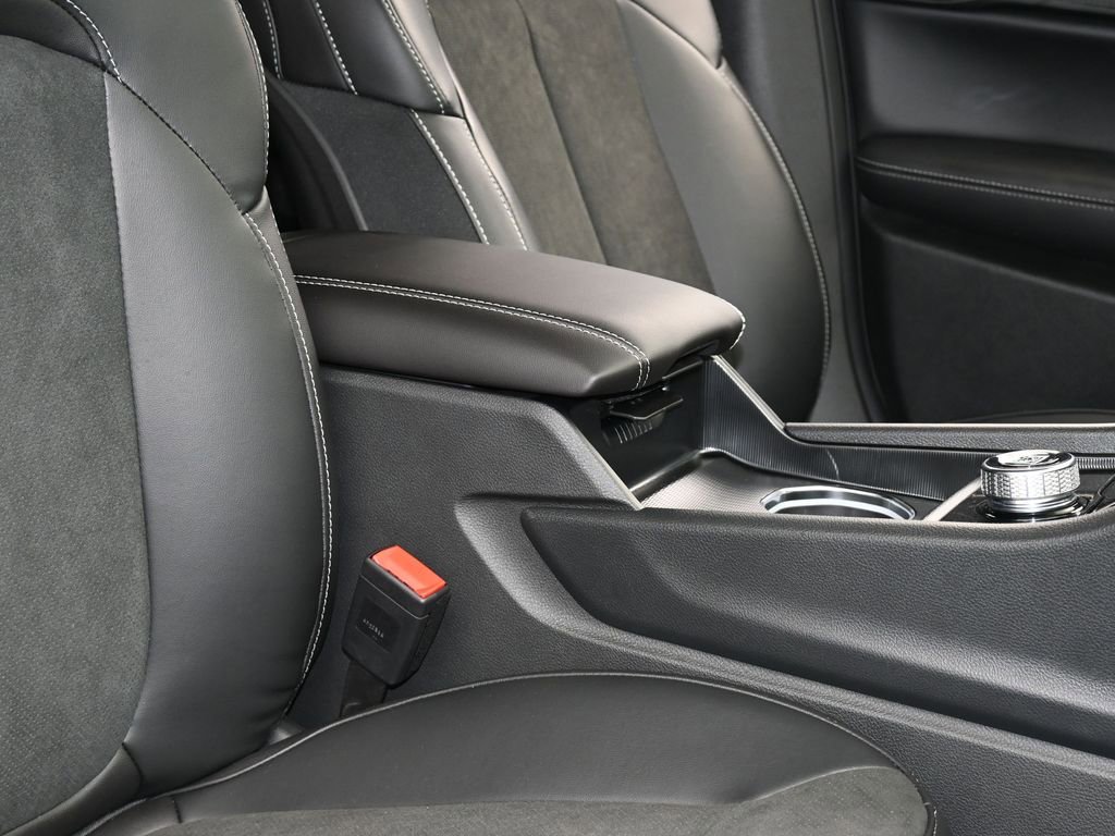 New 2025 Jeep Grand Cherokee Altitude image 38