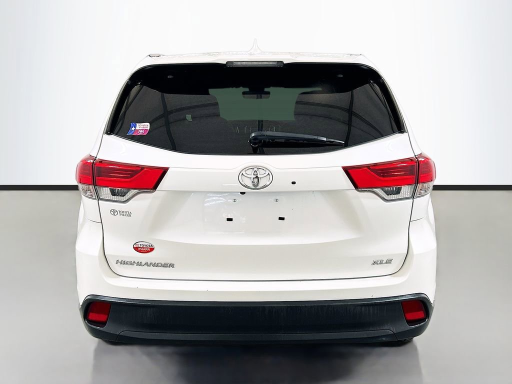 Used 2019 Toyota Highlander XLE FWD image 5