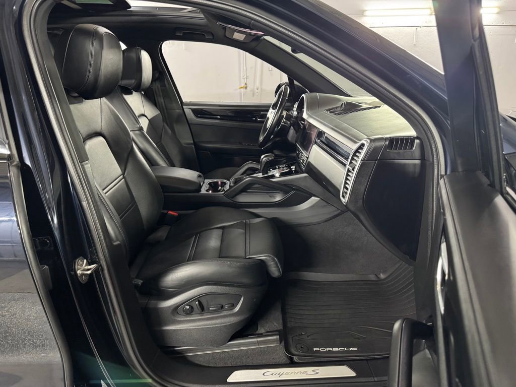 Used 2022 Porsche Cayenne S AWD/4WD image 52