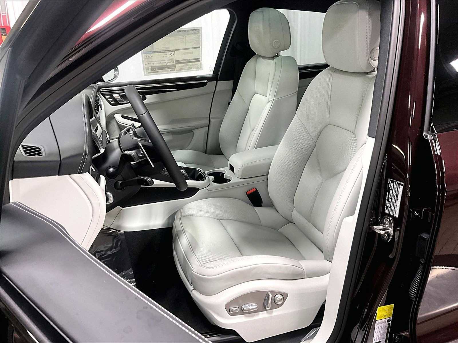 New 2026 Porsche Macan Turbo AWD/4WD image 5