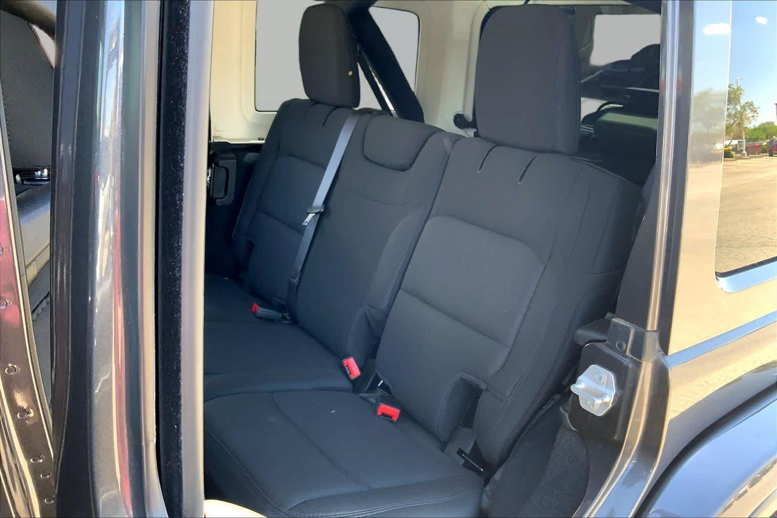 Used 2020 Jeep Wrangler Unlimited Sahara w/ Uconnect 4C Nav & Sound Group AWD/4WD image 19