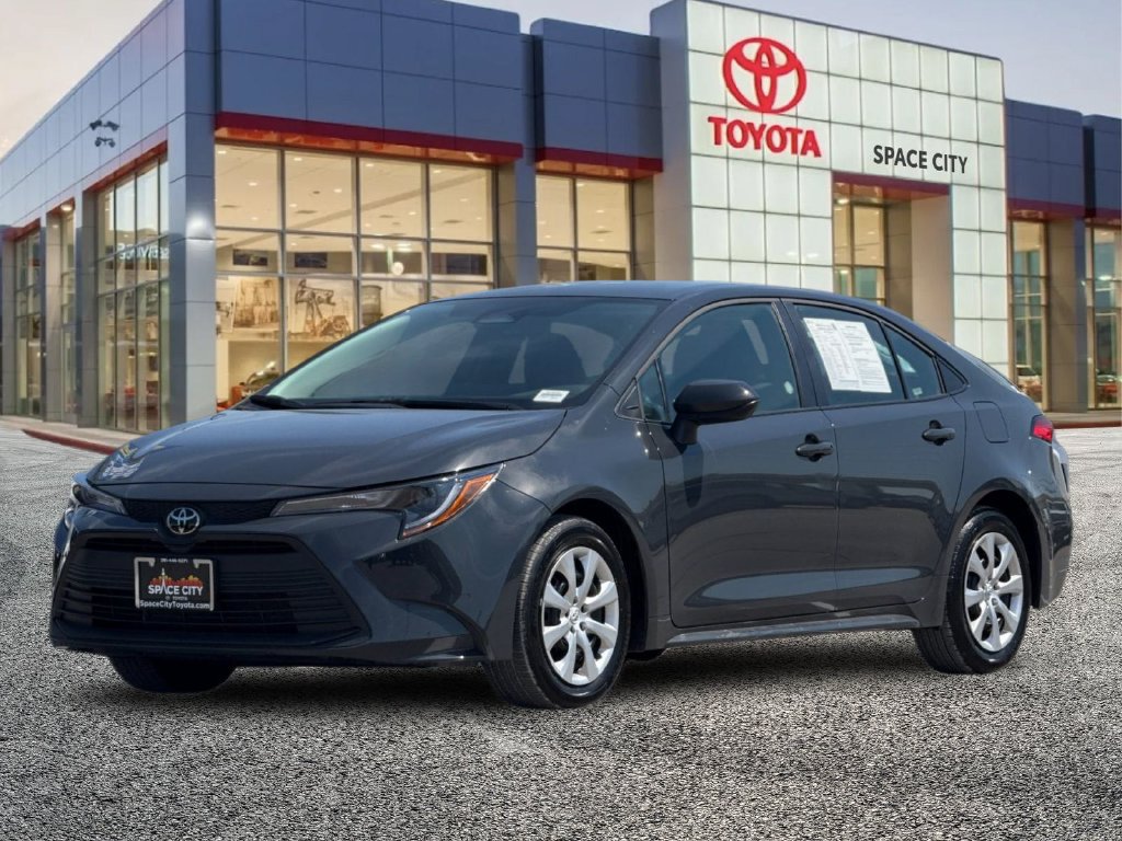 Used 2026 Toyota Corolla LE FWD image 2