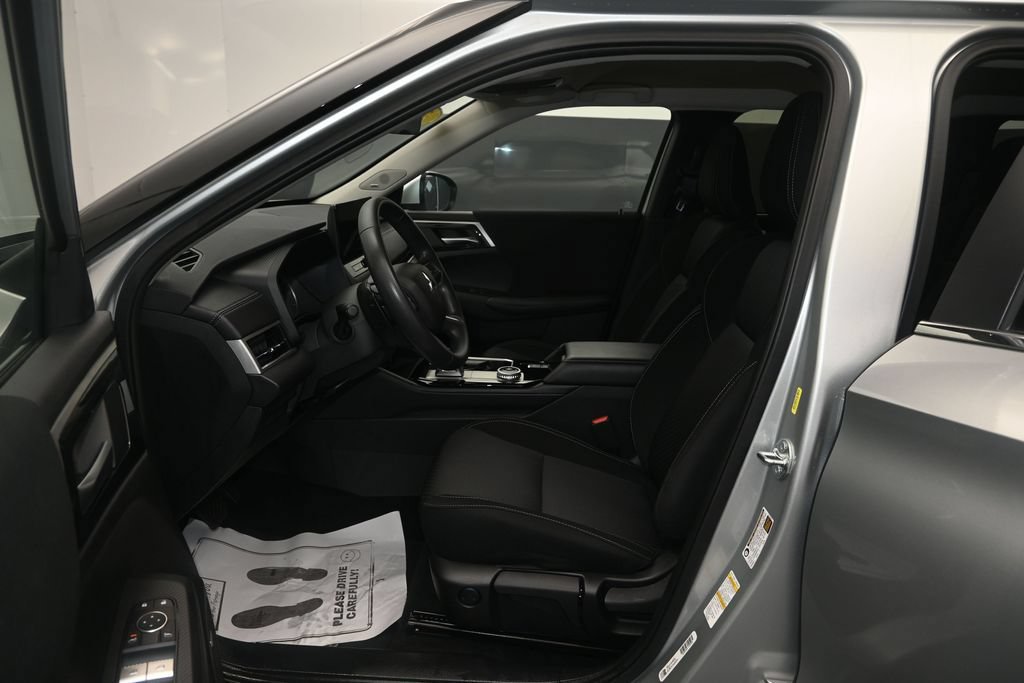 Used 2025 Mitsubishi Outlander ES AWD/4WD image 17