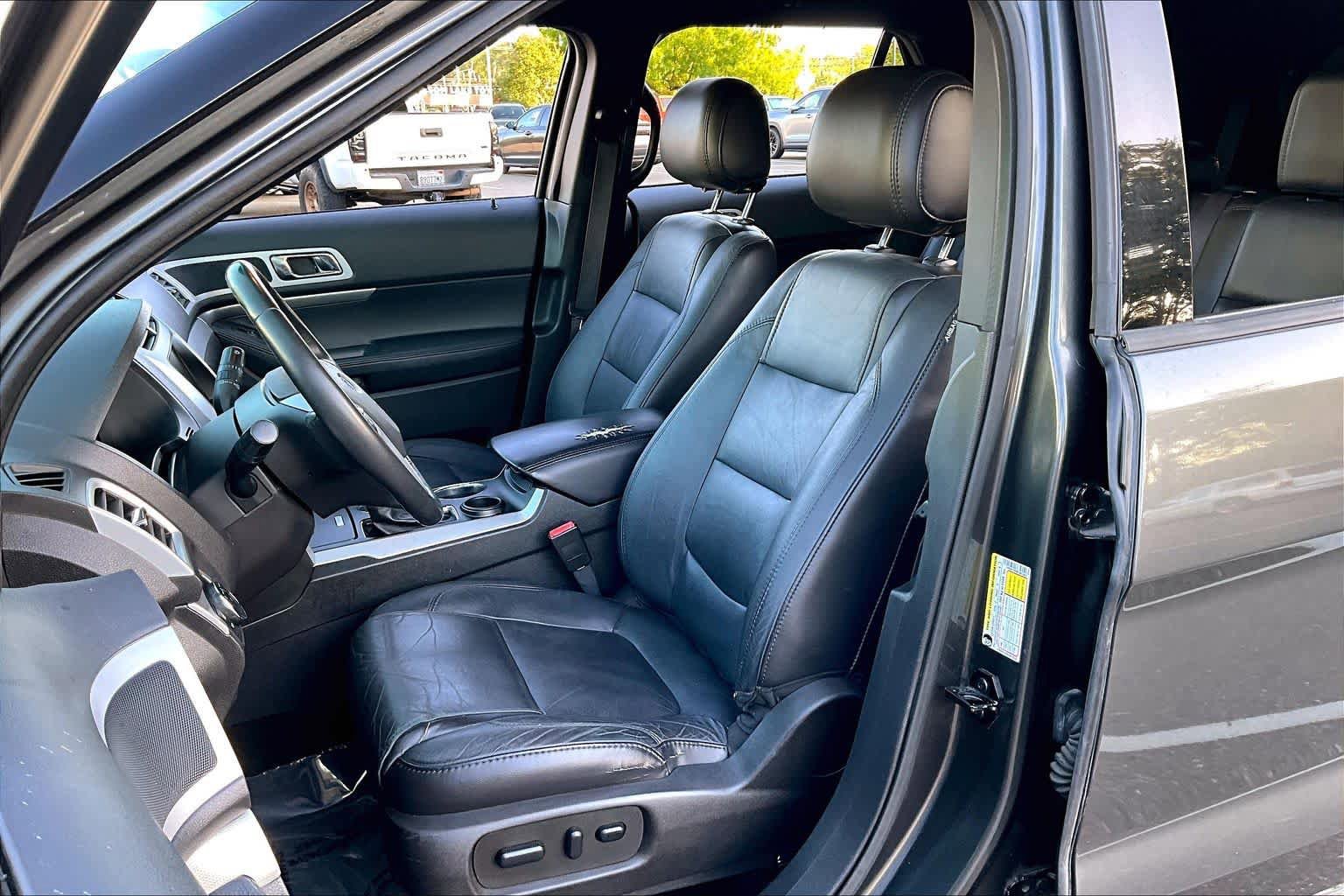 Used 2015 Ford Explorer XLT w/ Equipment Group 202B FWD image 7
