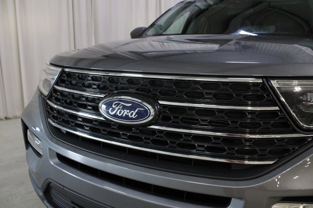 Used 2023 Ford Explorer XLT w/ Equipment Group 202A AWD/4WD image 34