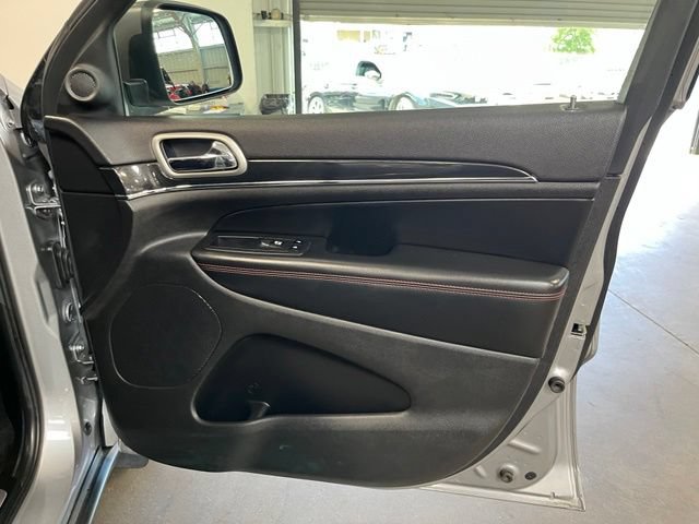 Used 2018 Jeep Grand Cherokee Trailhawk AWD/4WD image 12