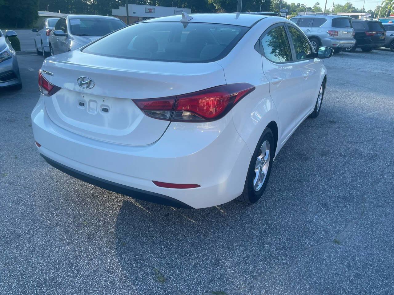 Used 2015 Hyundai Elantra SE FWD image 5
