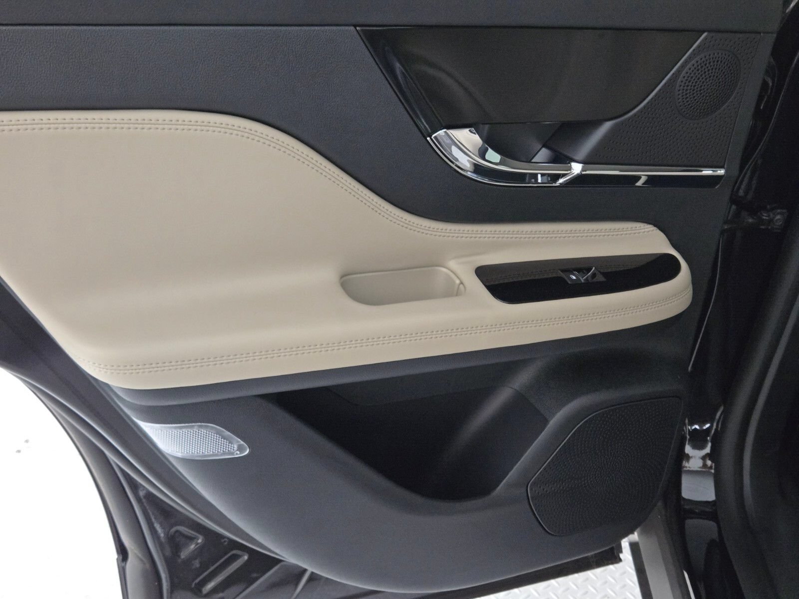 New 2026 Lincoln Corsair Reserve FWD image 22