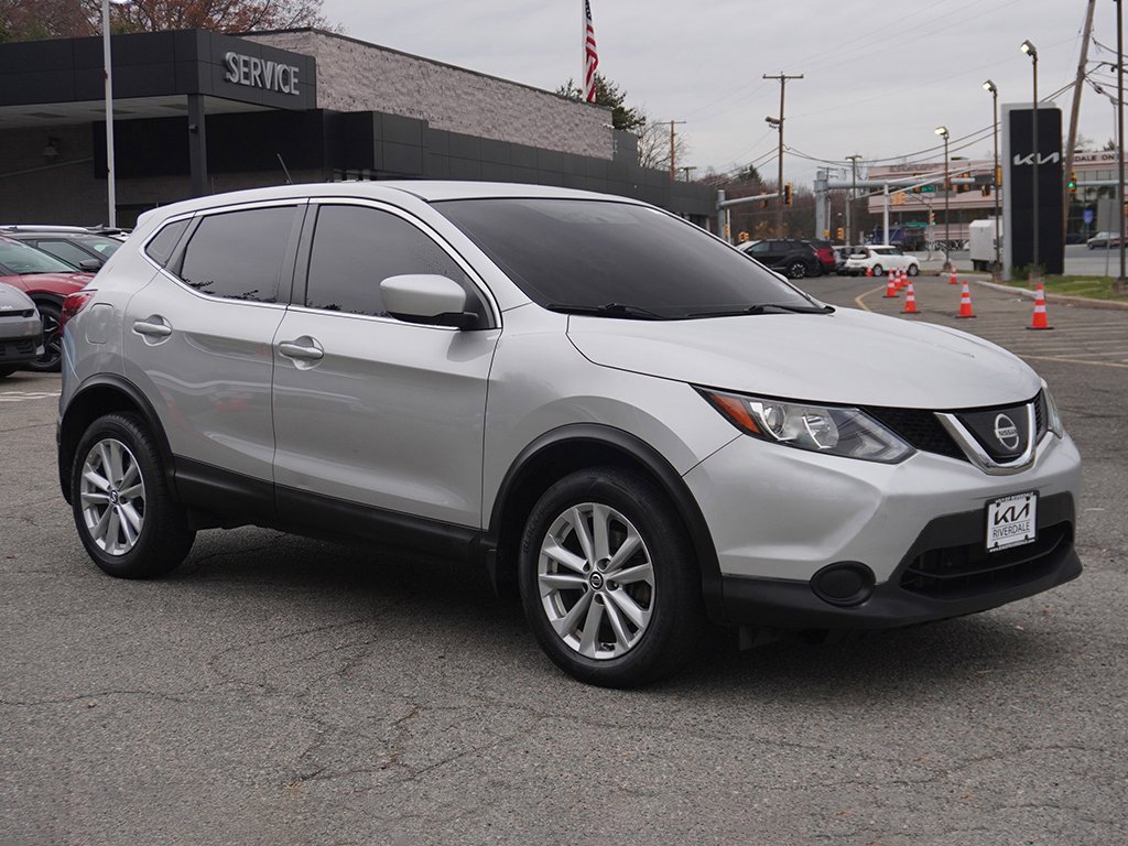 Used 2019 Nissan Rogue Sport S w/ Appearance Package image 2