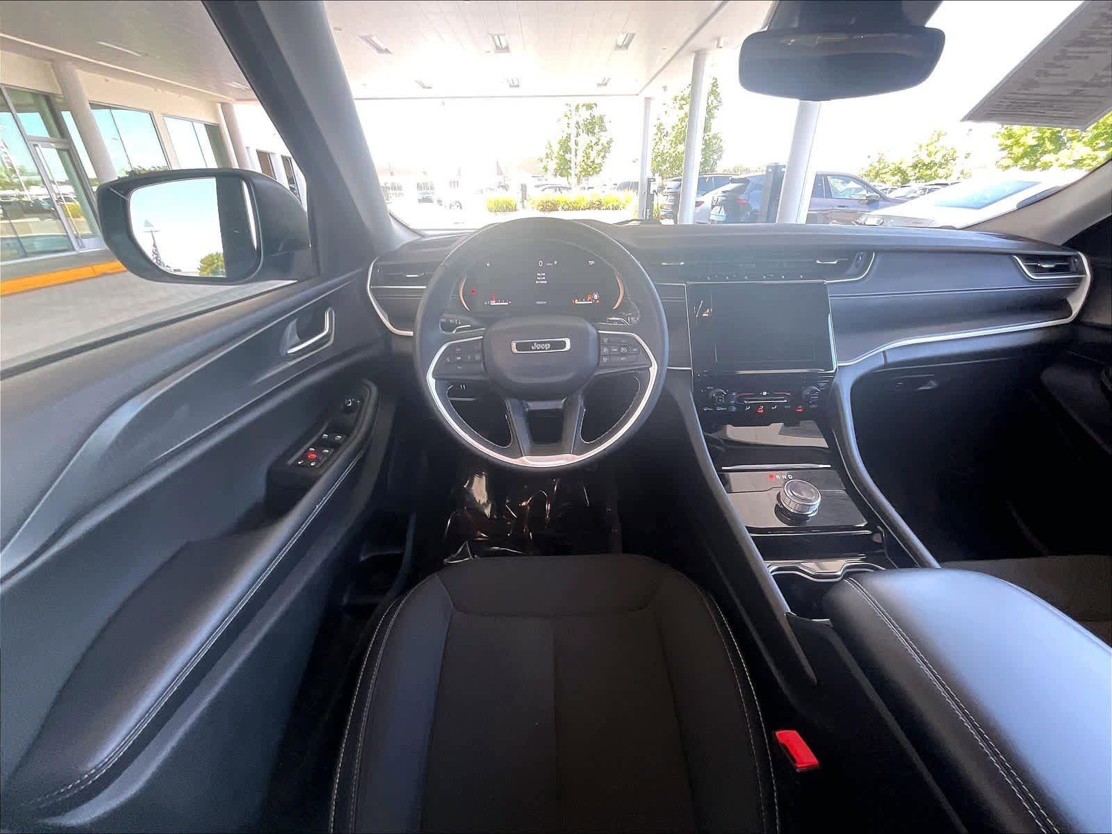 Used 2023 Jeep Grand Cherokee L Laredo AWD/4WD image 8