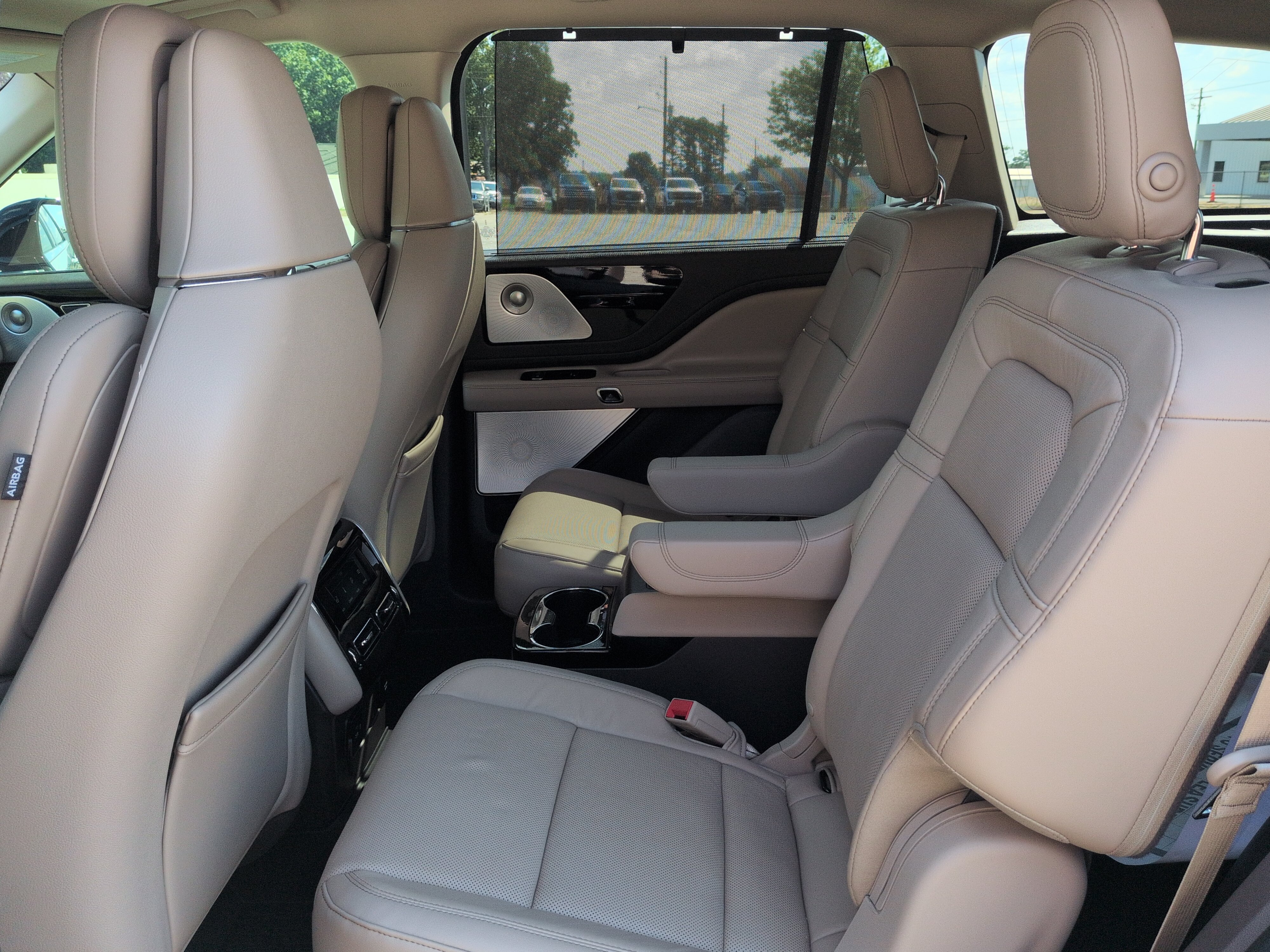 Used 2020 Lincoln Aviator Reserve w/ Equipment Group 202A AWD/4WD image 12