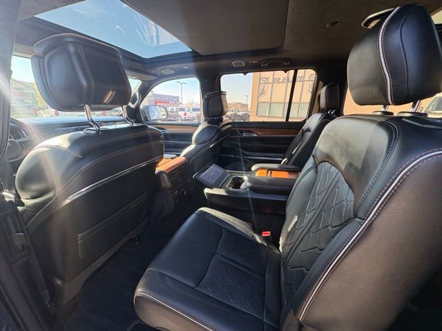 Used 2022 Jeep Grand Wagoneer Series III AWD/4WD image 19