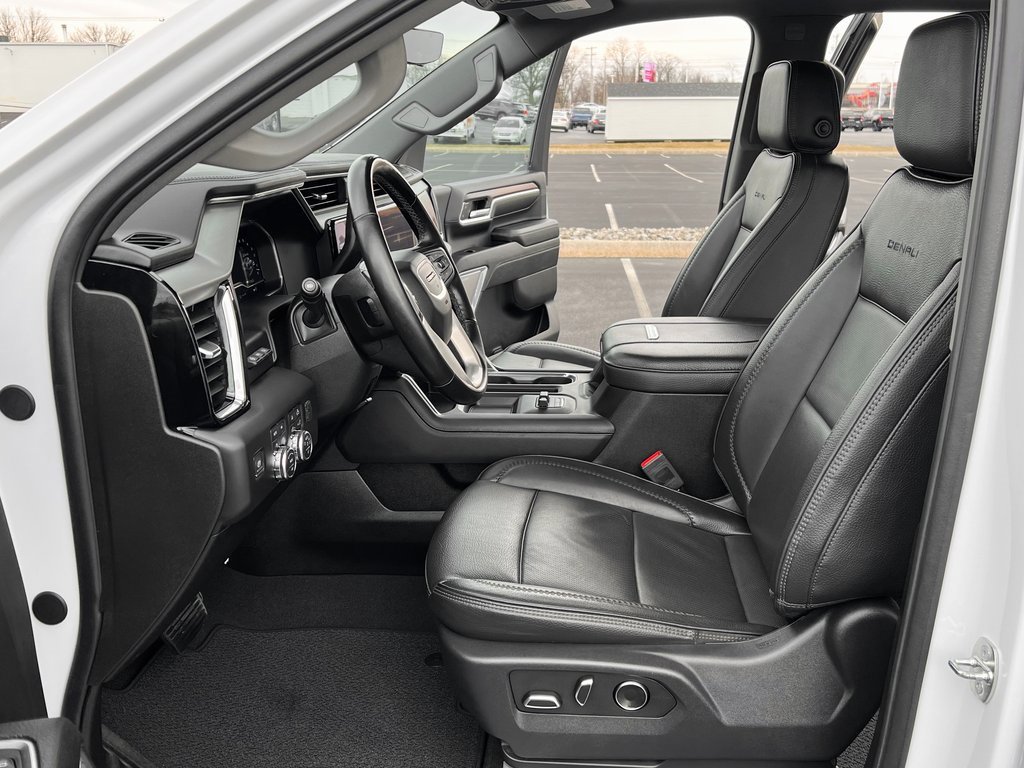 Used 2024 GMC Sierra 3500 Denali w/ Denali Reserve Package image 3
