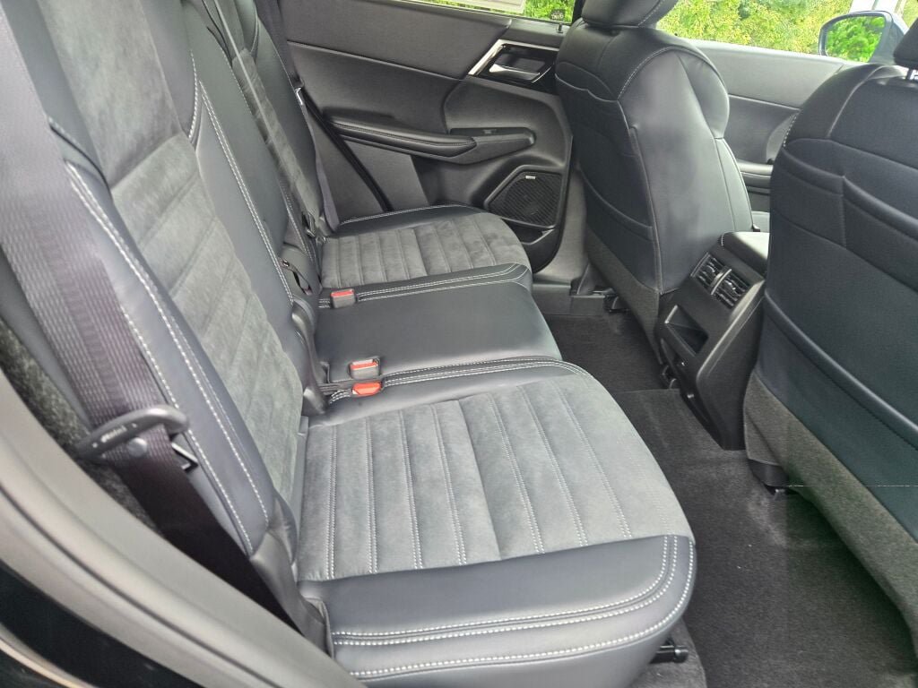 New 2026 Mitsubishi Outlander LE AWD/4WD image 7