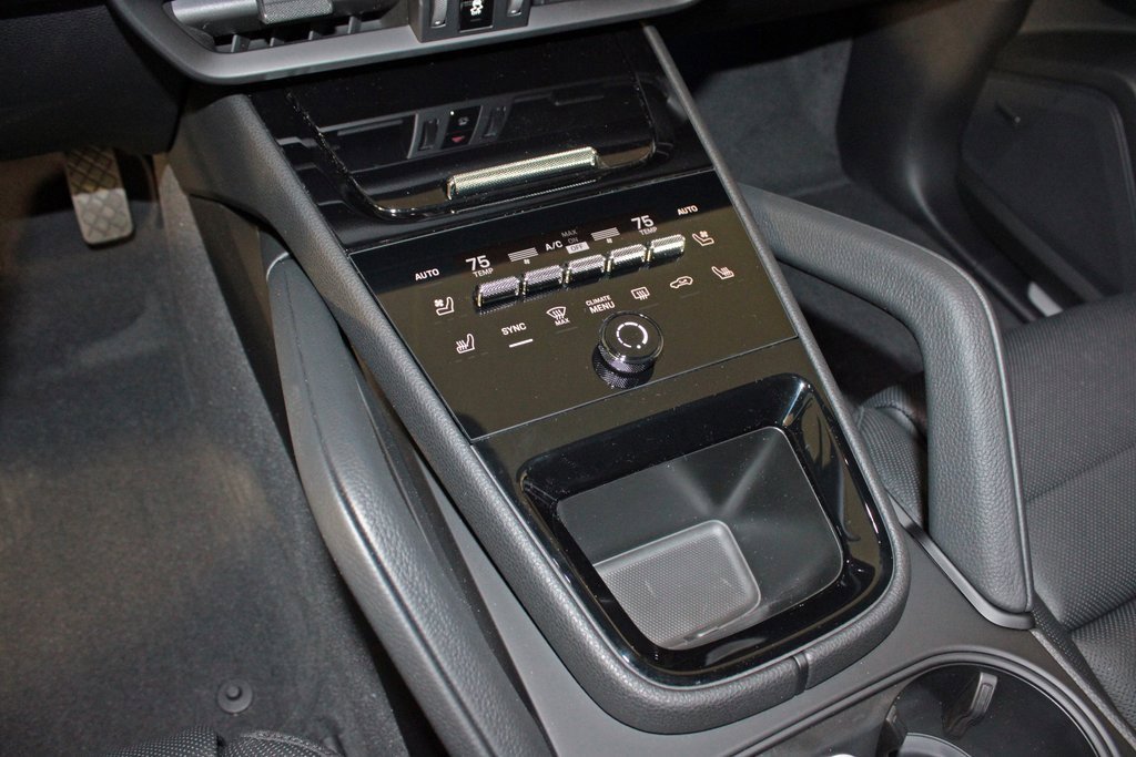 Used 2025 Porsche Cayenne image 28