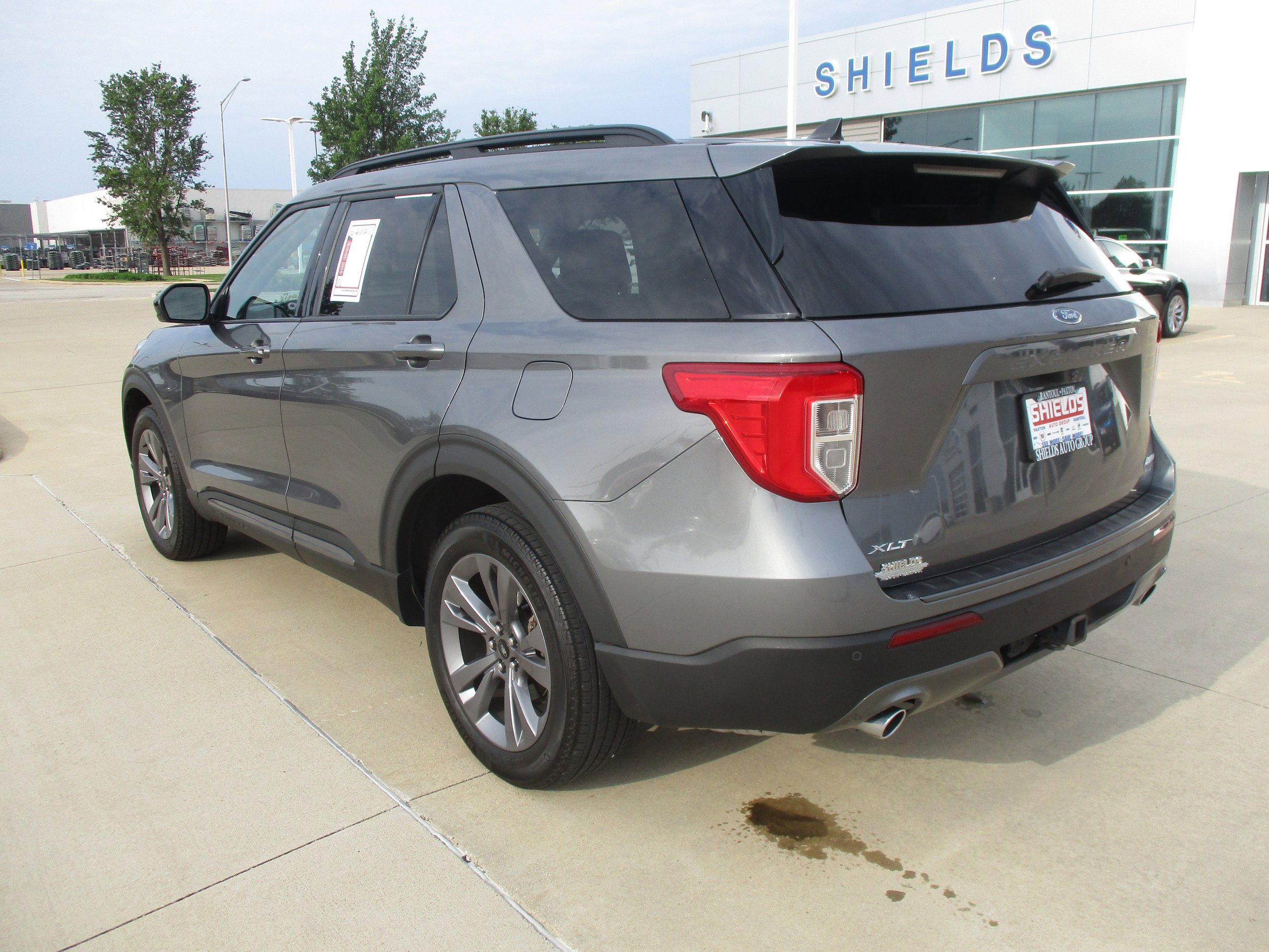 Used 2023 Ford Explorer XLT w/ Equipment Group 202A AWD/4WD image 4