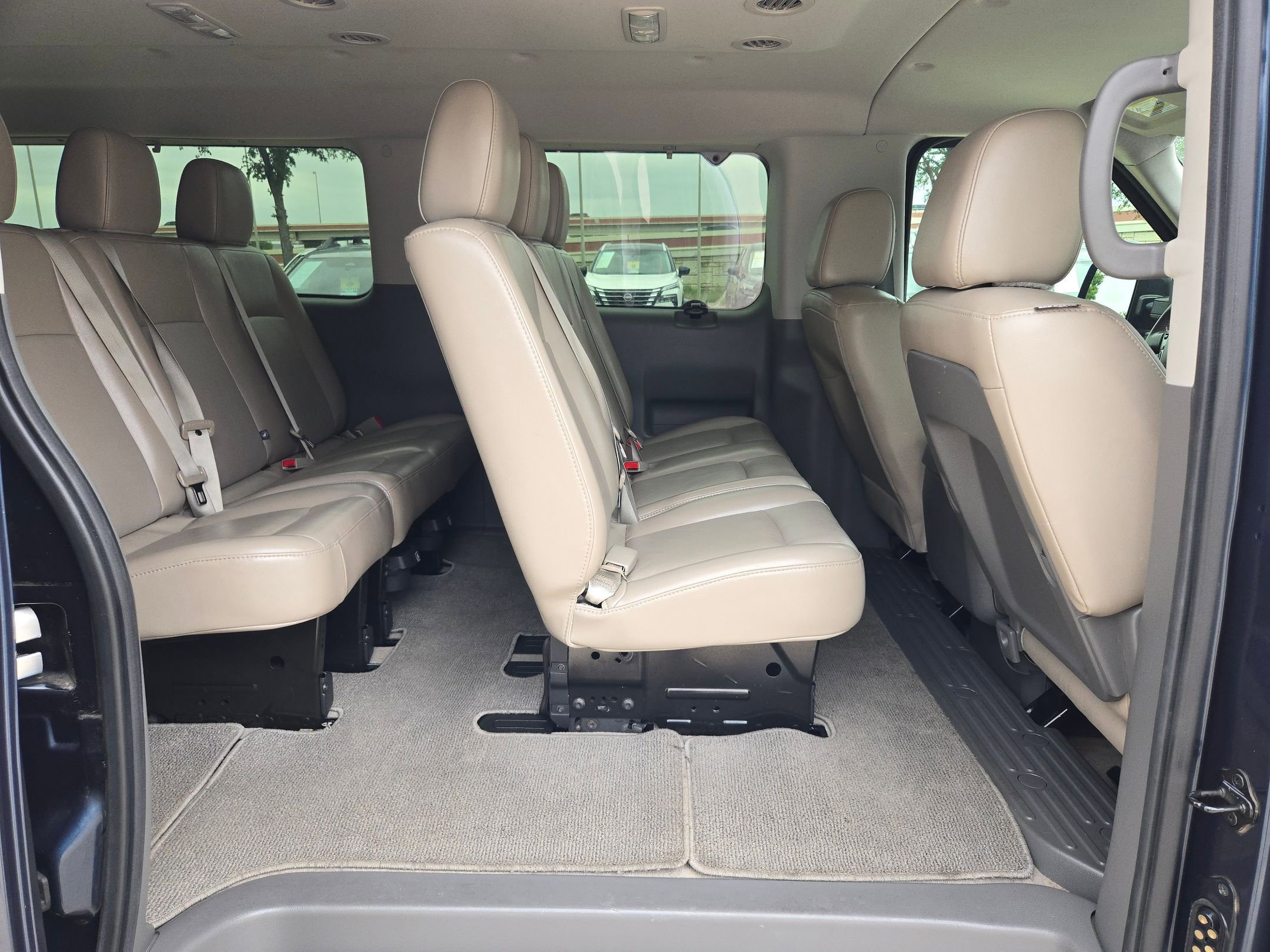 Used 2016 Nissan NV 3500 SL image 25