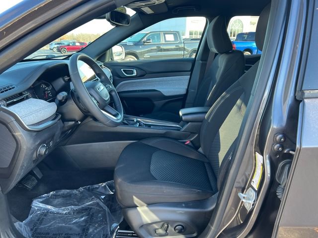 Used 2023 Jeep Compass Sport image 4