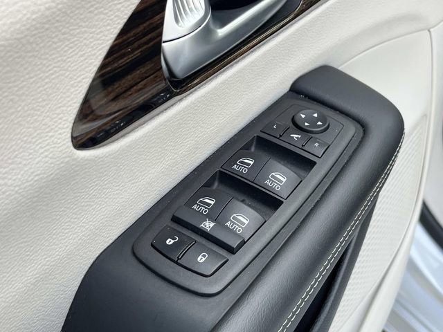 Used 2024 Chrysler Pacifica Limited image 27