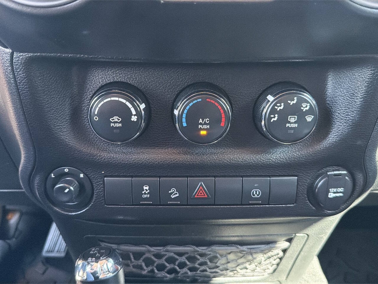 Used 2017 Jeep Wrangler Unlimited Sahara AWD/4WD image 35