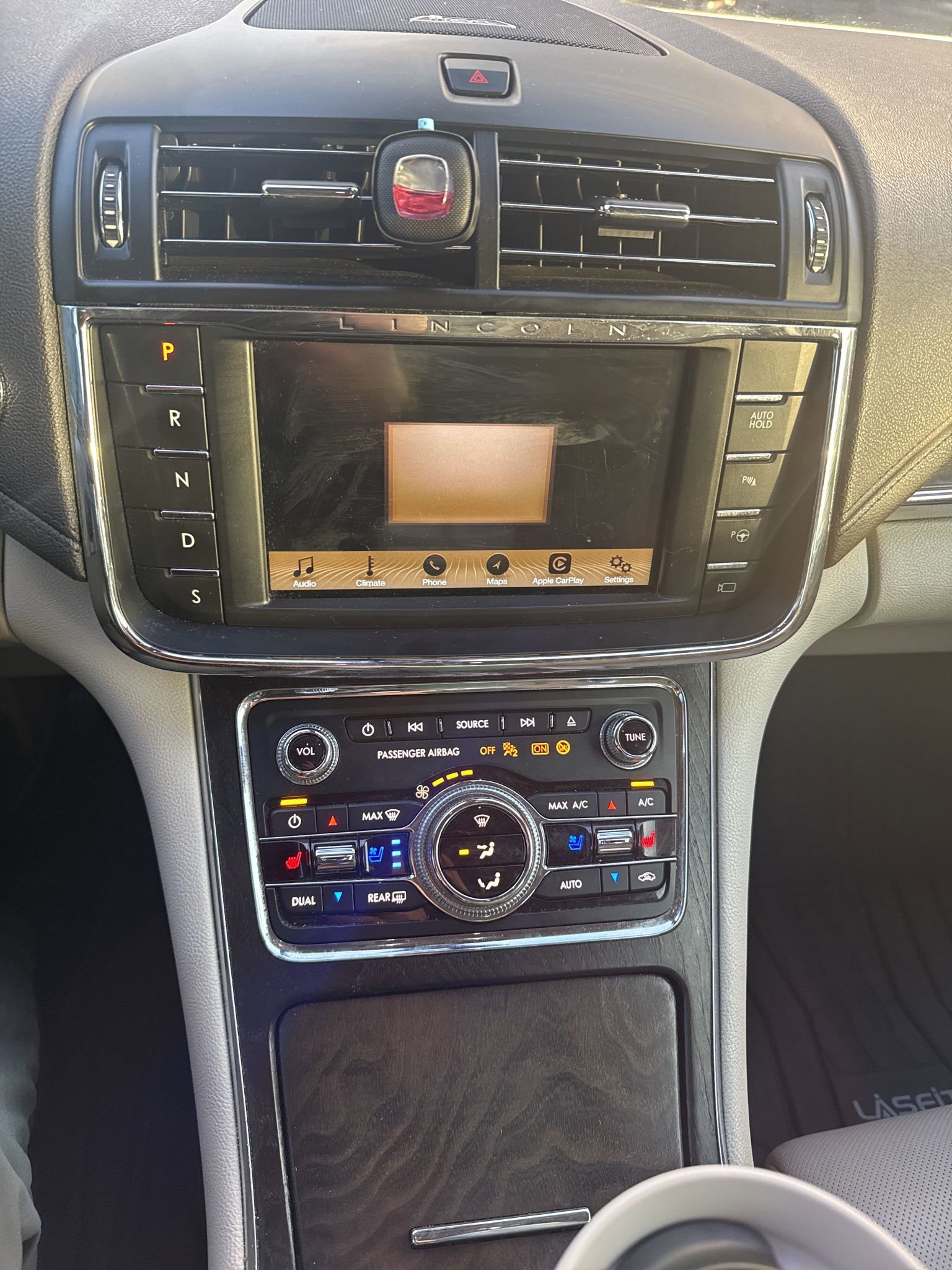 Used 2017 Lincoln Continental Reserve w/ Technology Package image 11