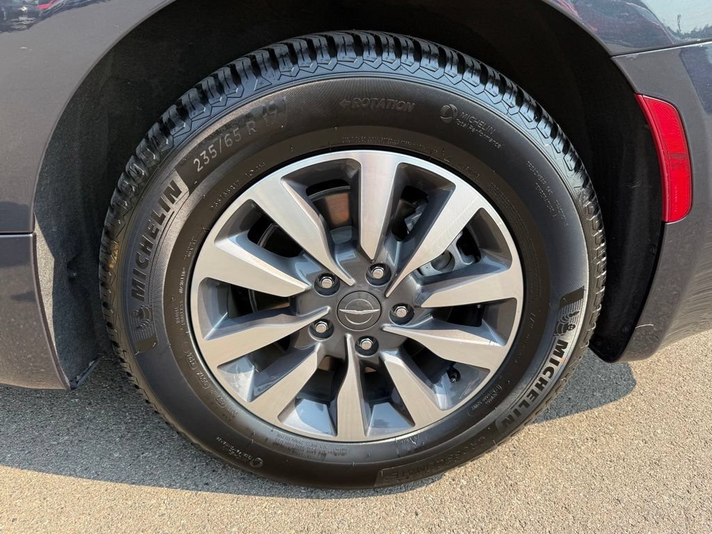 Used 2021 Chrysler Pacifica Limited w/ Premium & Safety Sphere Group FWD image 36