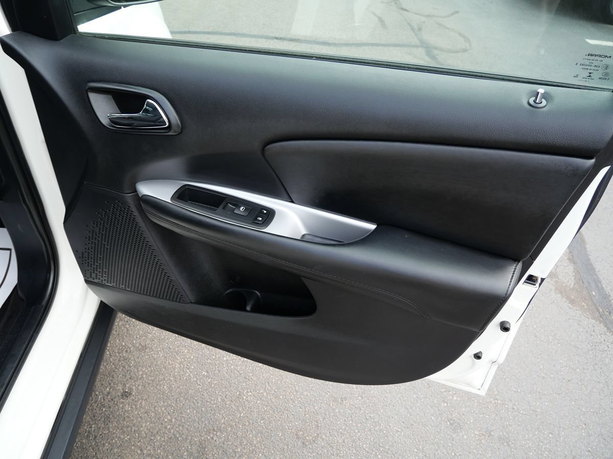 Used 2019 Dodge Journey SE w/ Connectivity Group FWD image 31