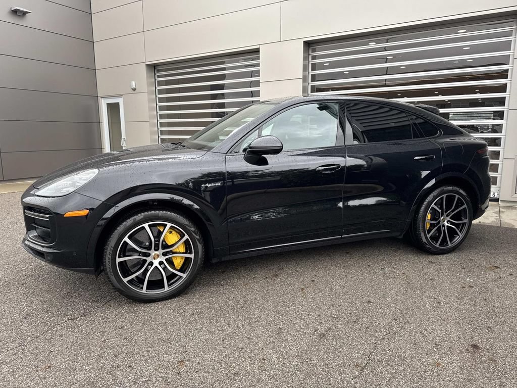 Used 2022 Porsche Cayenne Turbo S AWD/4WD image 3