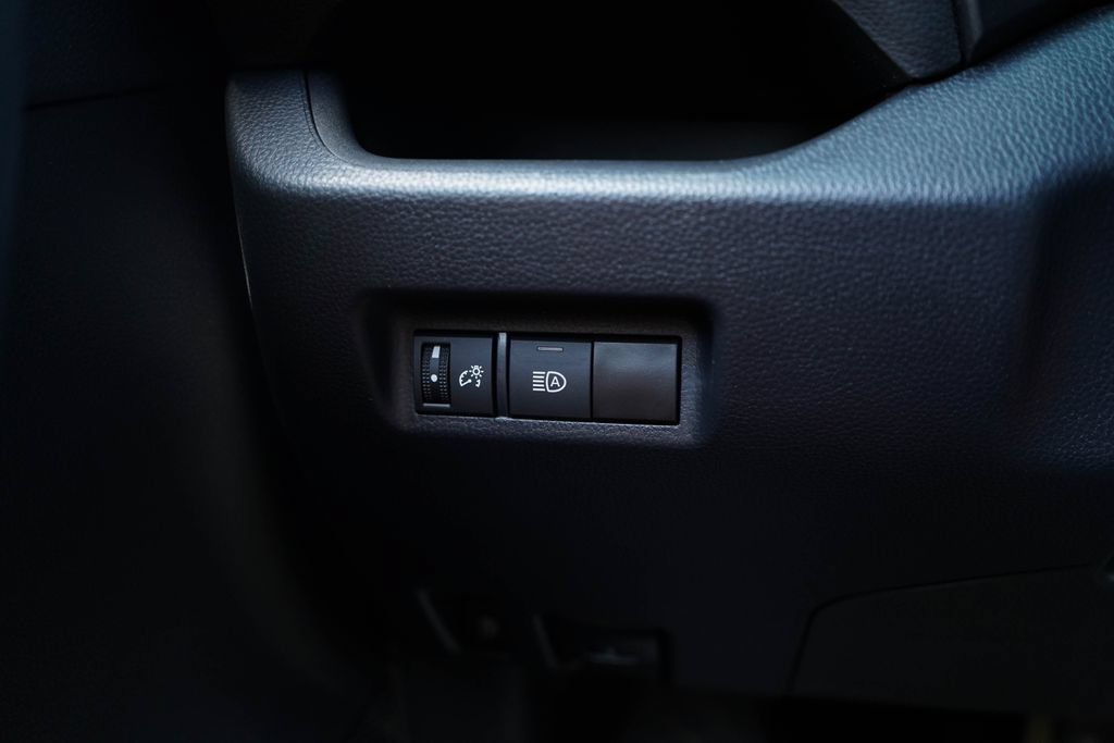 Used 2023 Toyota RAV4 LE AWD/4WD image 30