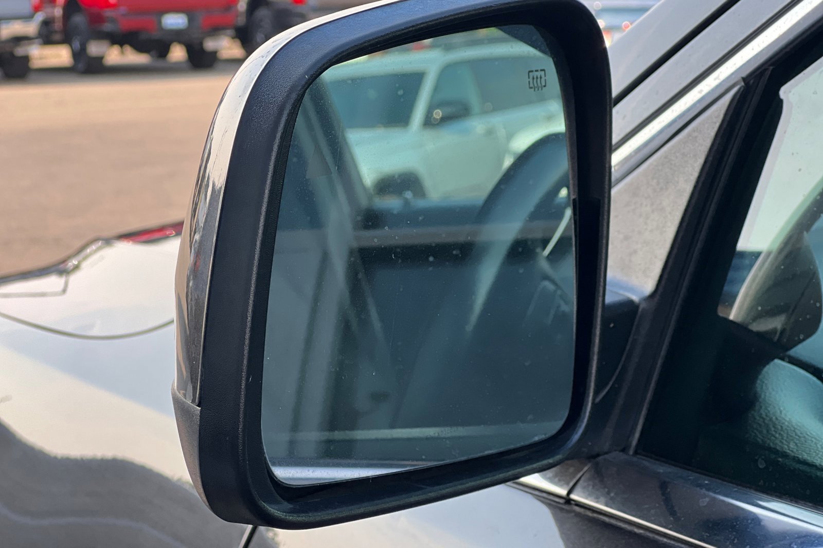 Used 2019 Jeep Grand Cherokee Laredo image 28