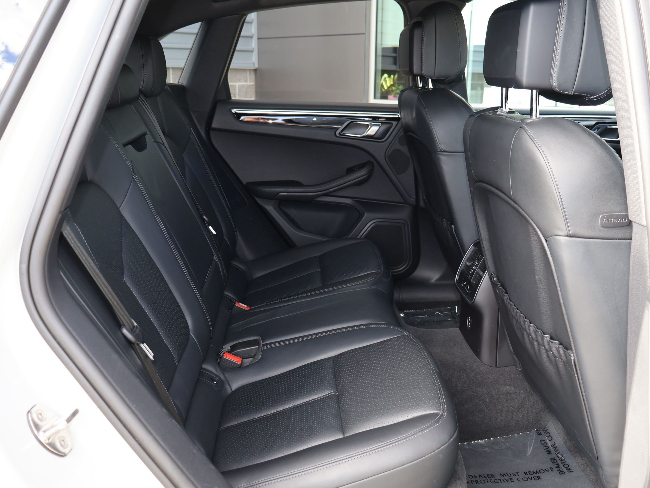 Used 2023 Porsche Macan AWD/4WD image 31