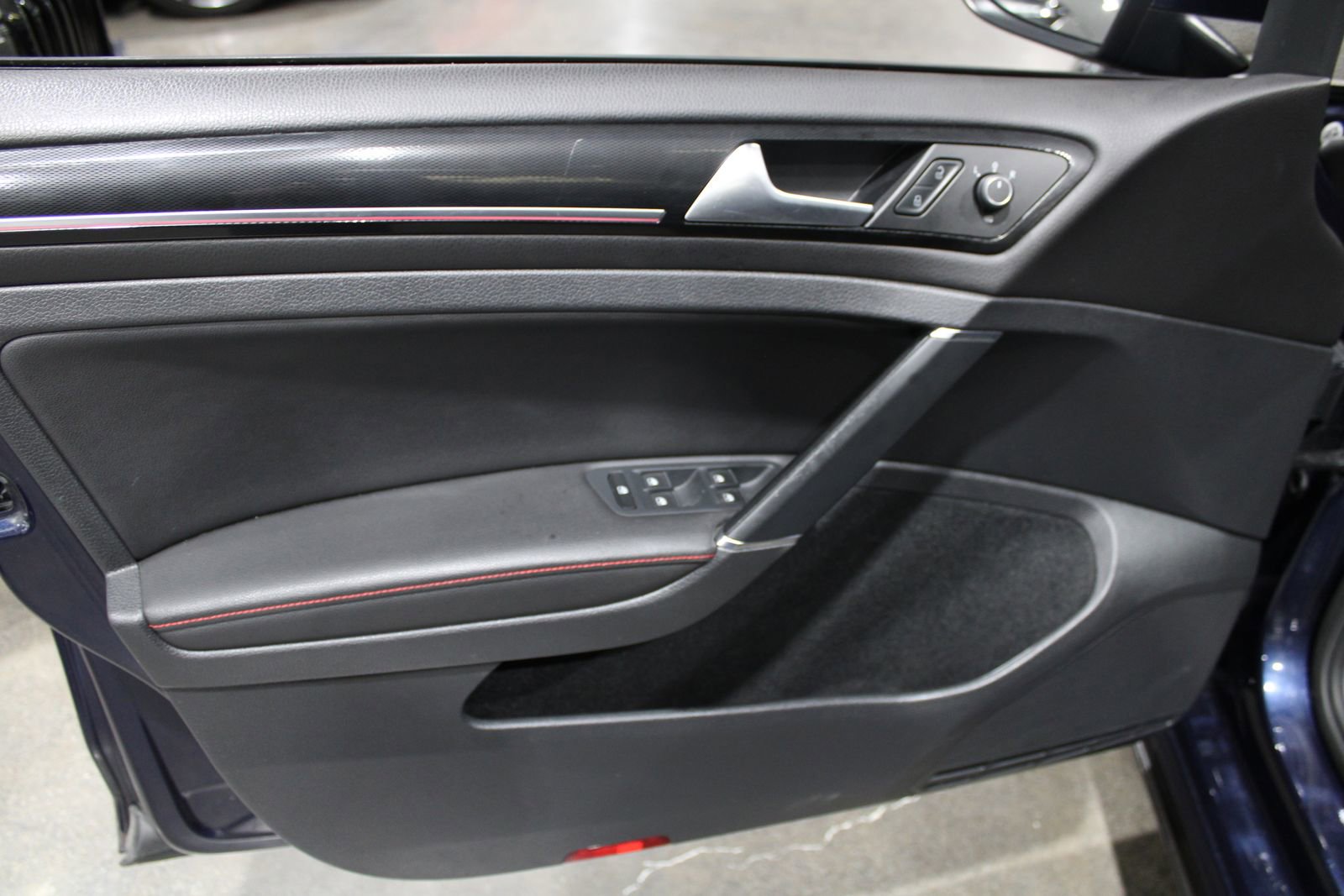 Used 2016 Volkswagen GTI SE FWD image 25