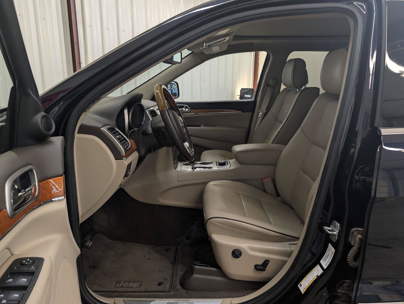 Used 2011 Jeep Grand Cherokee Overland AWD/4WD image 20