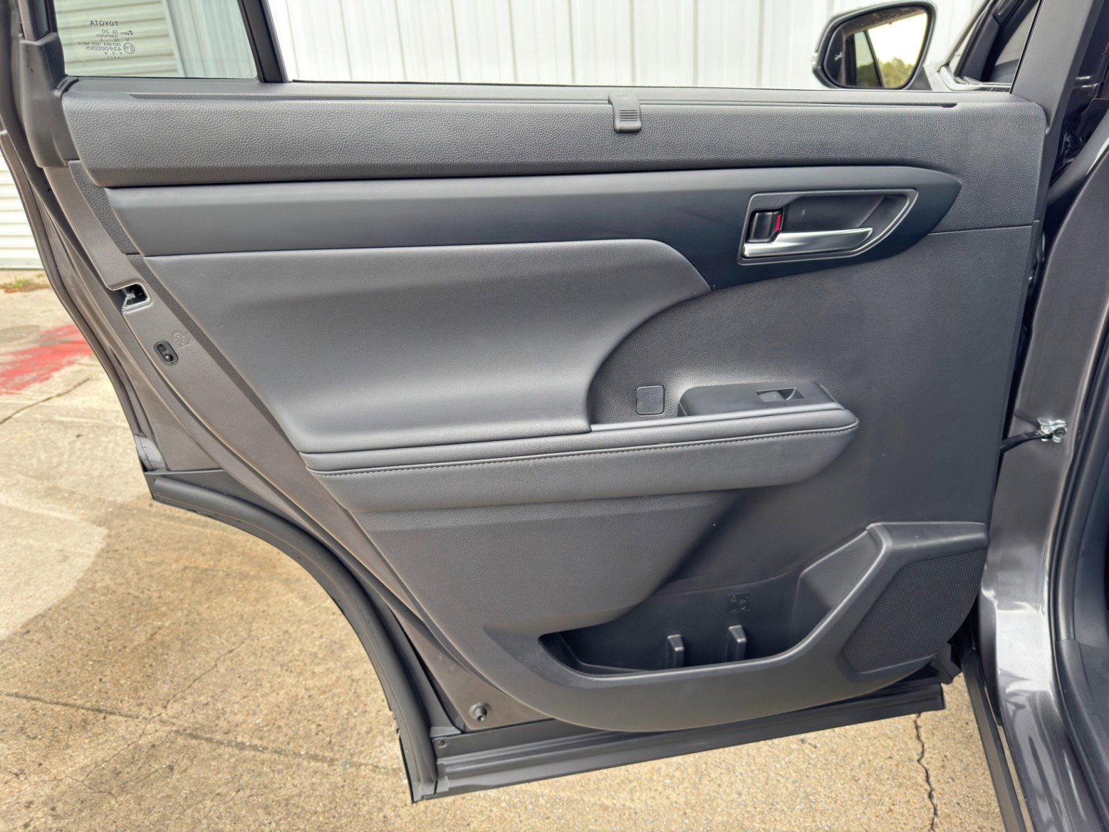 Used 2024 Toyota Highlander XLE image 43