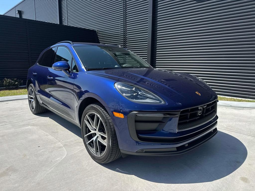 Certified 2025 Porsche Macan image 9