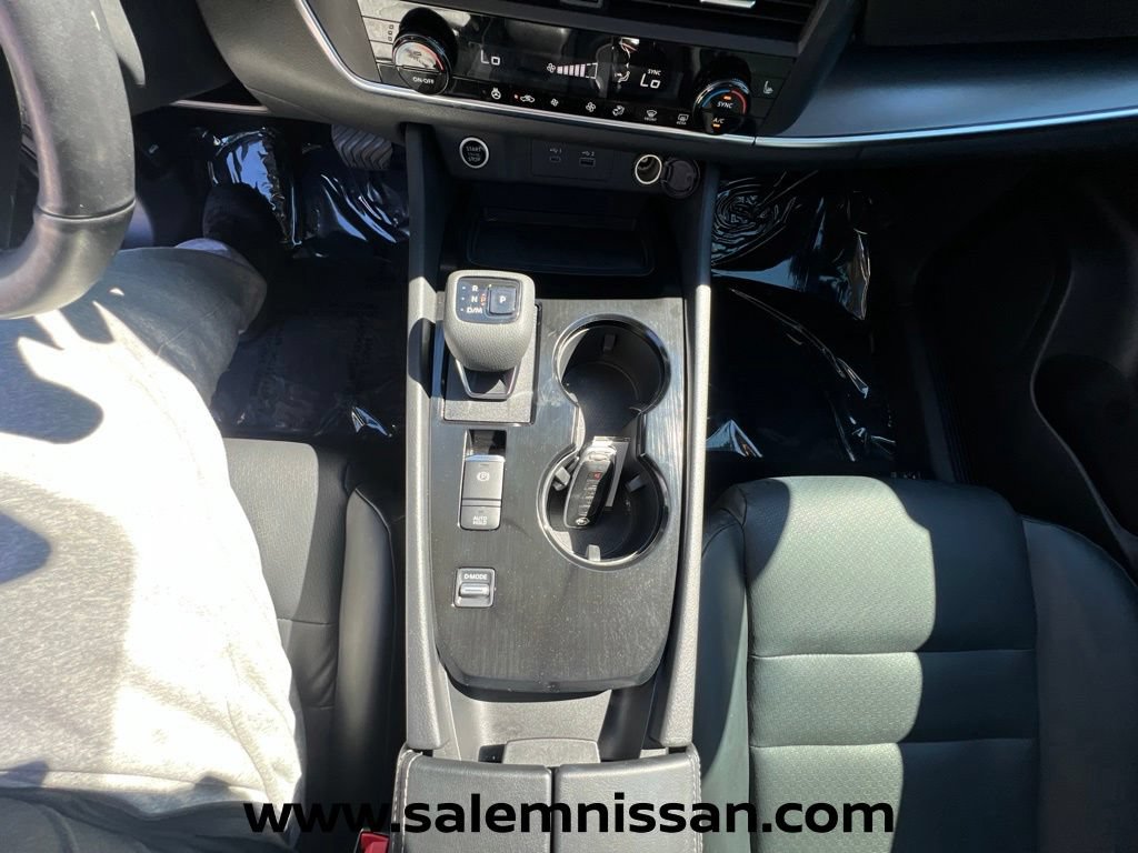 Used 2023 Nissan Rogue SV w/ SV Premium B Package FWD image 10