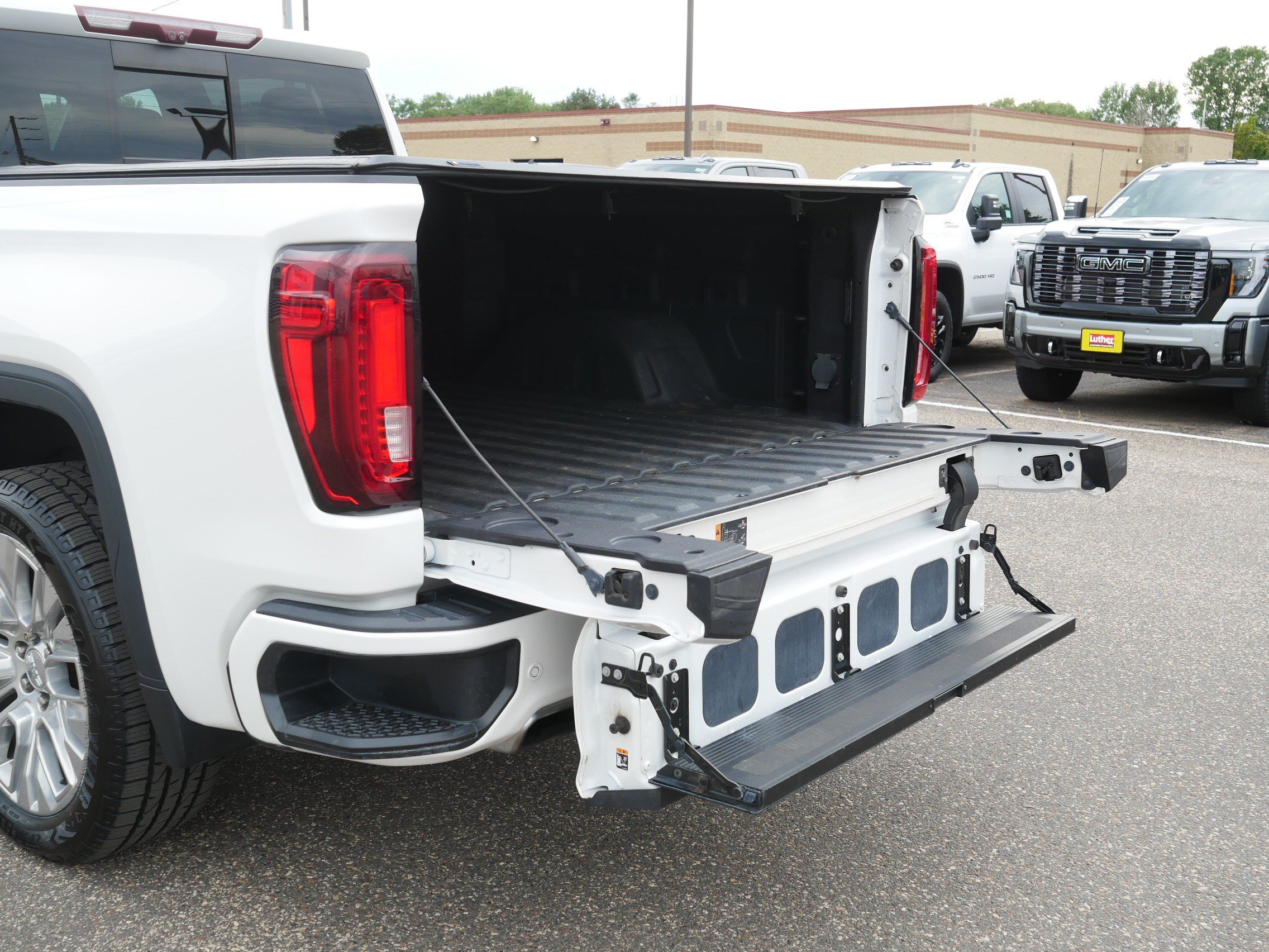Used 2021 GMC Sierra 1500 Denali w/ Denali Ultimate Package AWD/4WD image 18