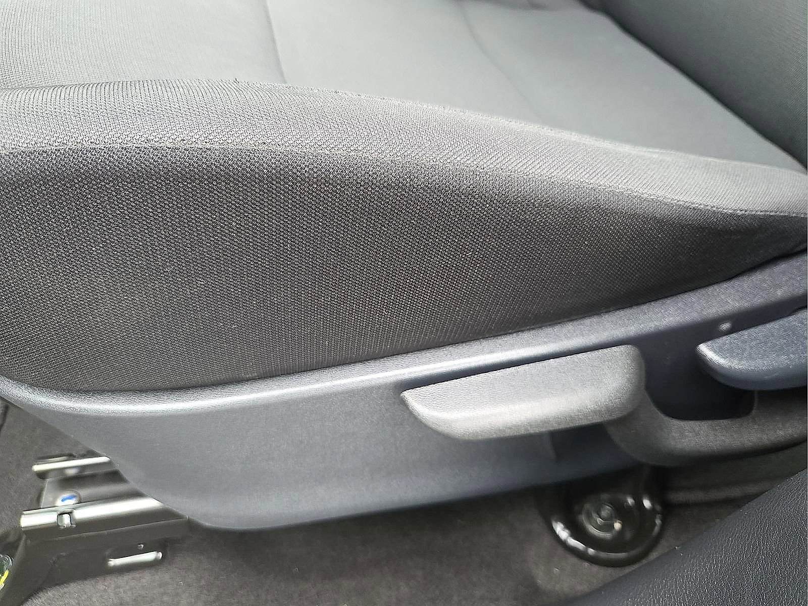 Used 2023 Nissan Kicks S FWD image 13