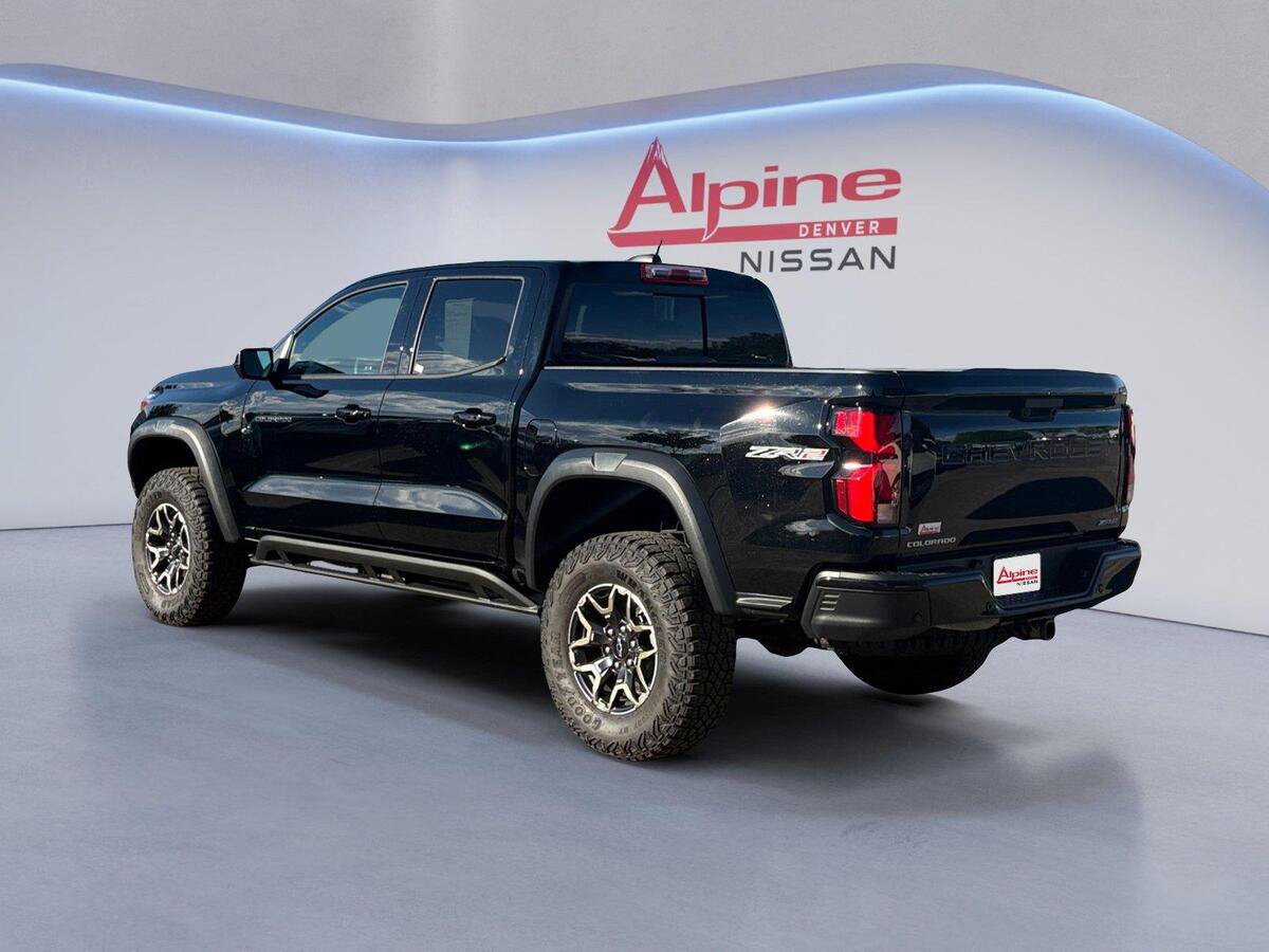 Used 2024 Chevrolet Colorado ZR2 w/ Technology Package AWD/4WD image 3