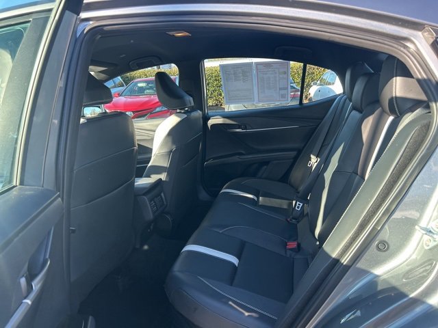 Used 2025 Toyota Camry SE image 12