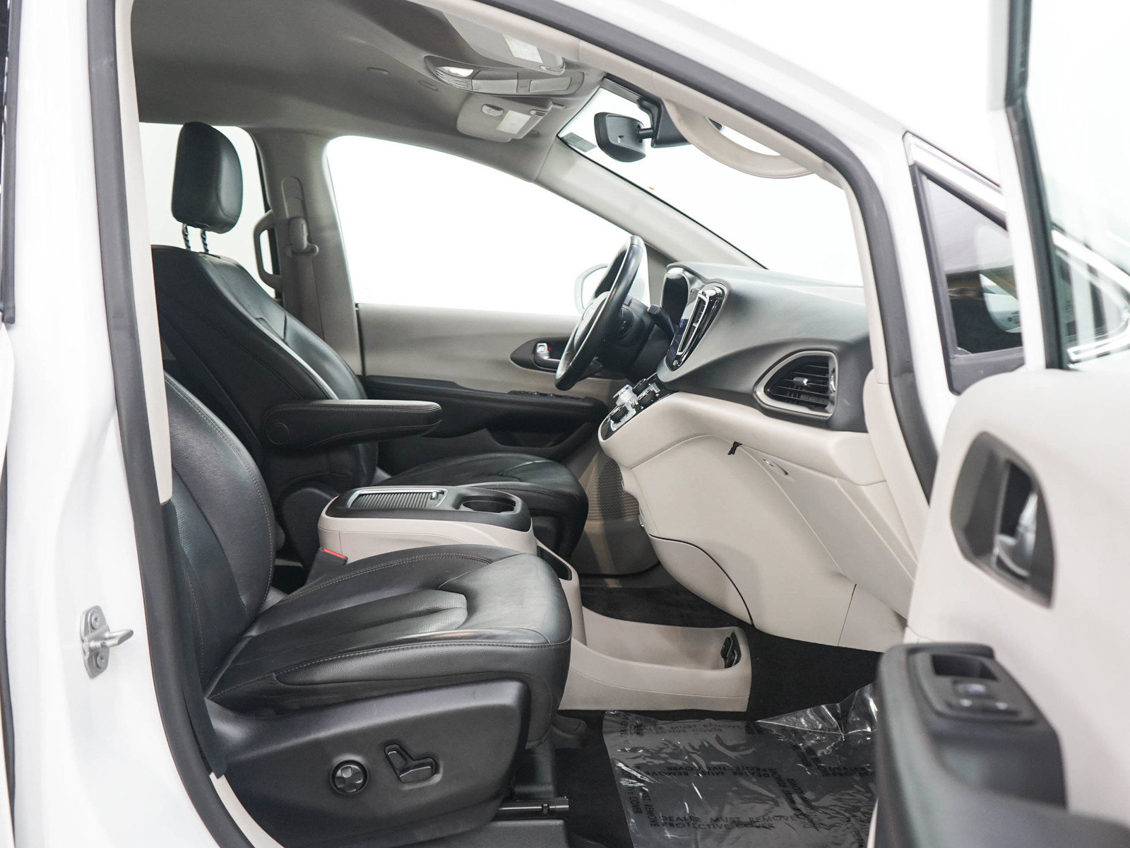 Used 2020 Chrysler Pacifica Touring-L Plus FWD image 11