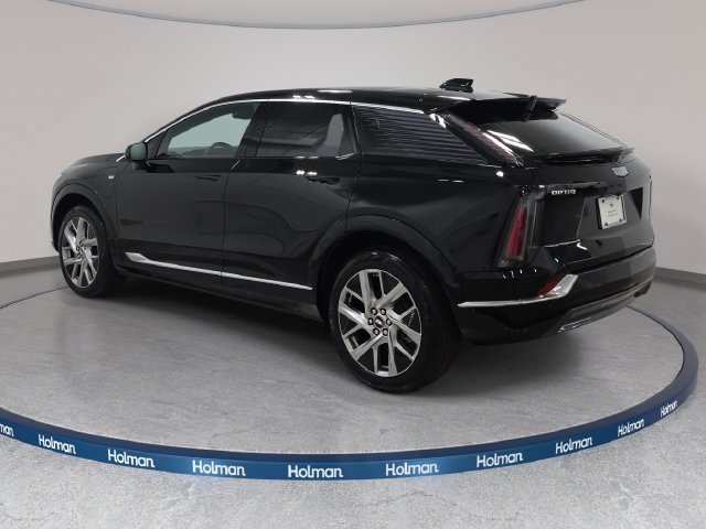 New 2027 Cadillac Optiq Luxury w/ LPO, Floor Liner Package AWD/4WD image 7