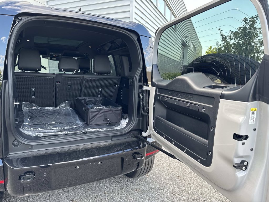 New 2026 Land Rover Defender 110 X-Dynamic SE AWD/4WD image 6