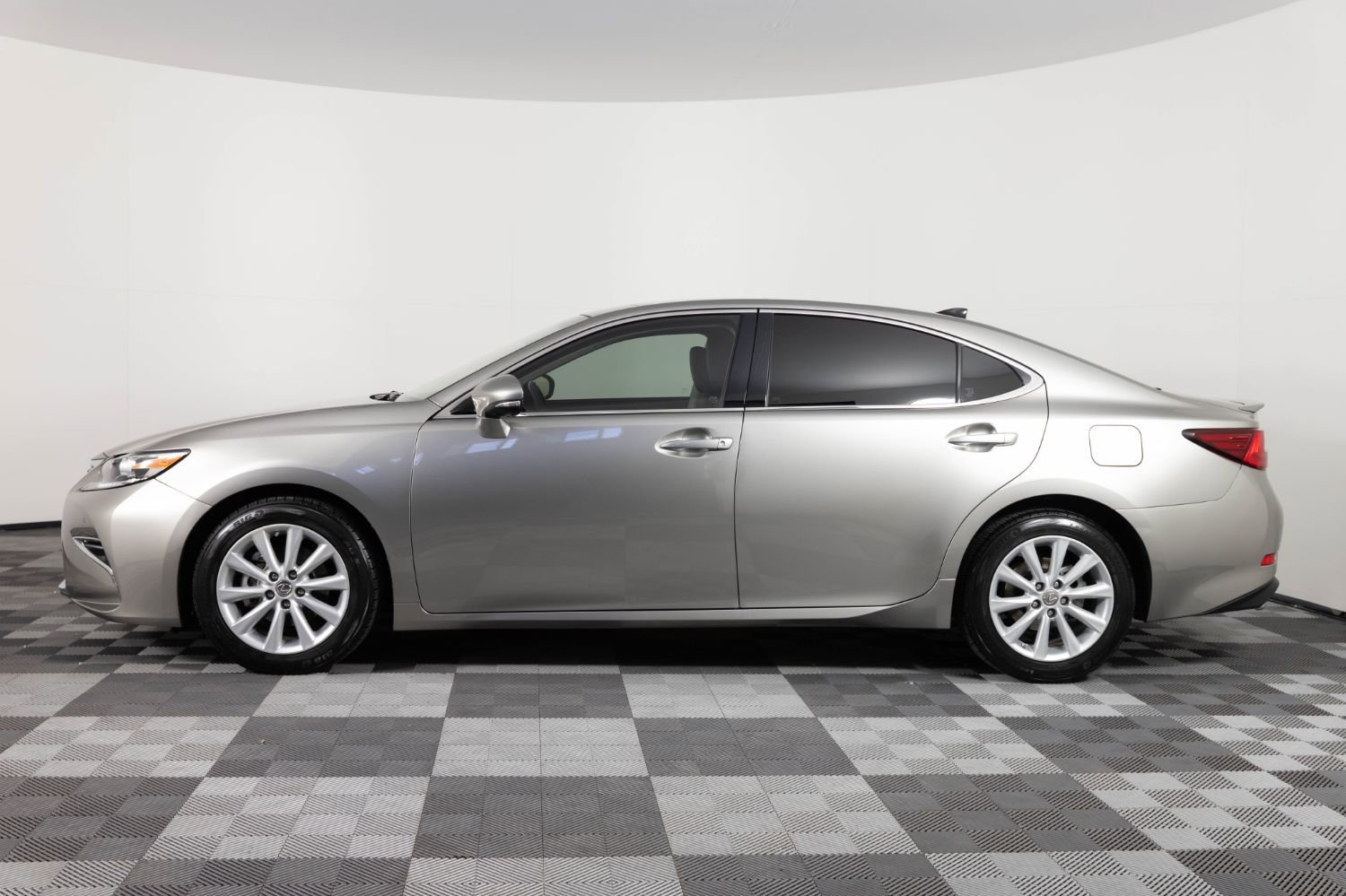 Used 2018 Lexus ES 350 w/ Navigation System Package FWD image 3