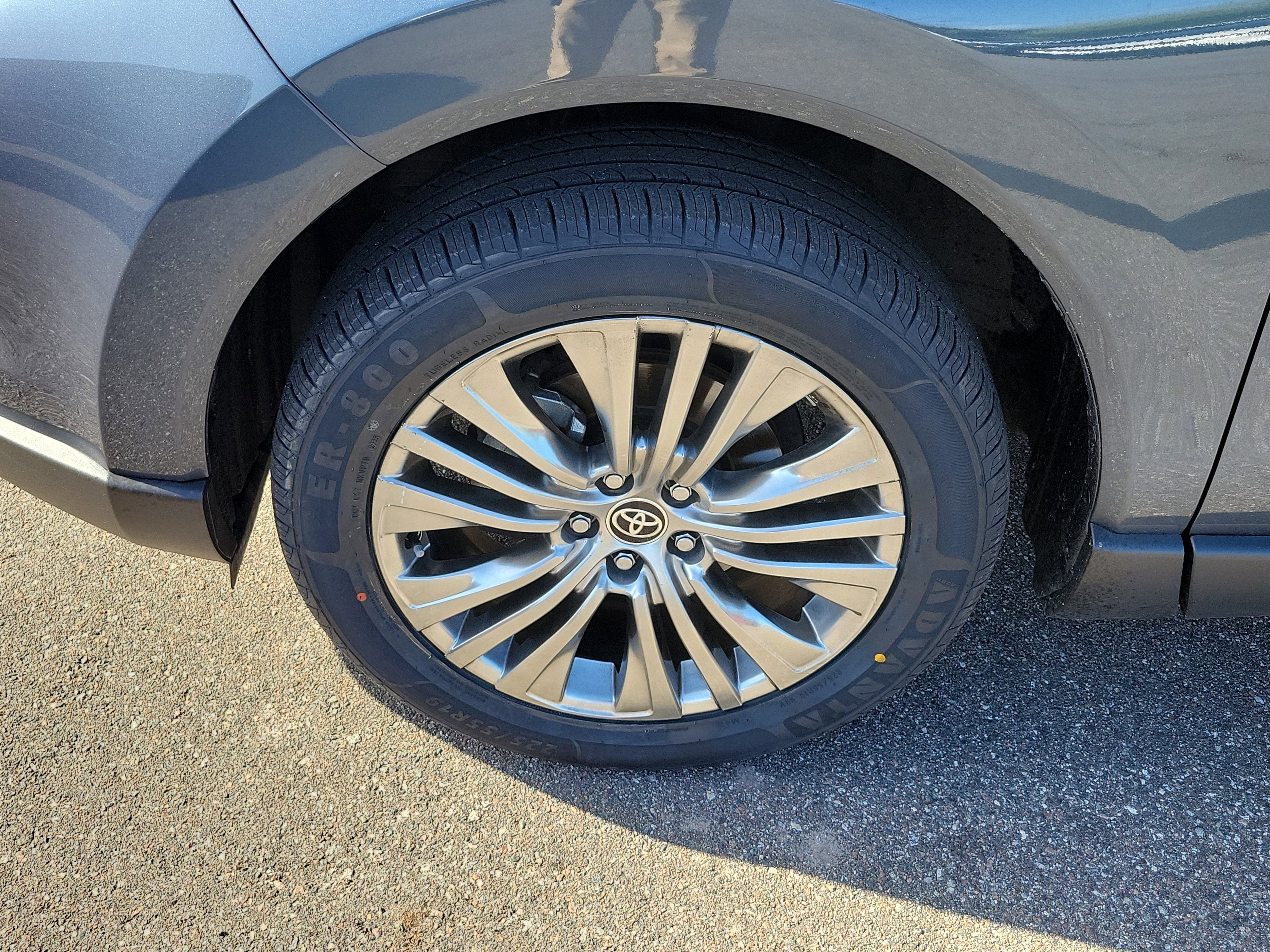 Used 2024 Toyota Venza Limited image 40