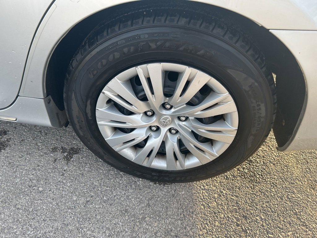 Used 2013 Toyota Camry LE image 11