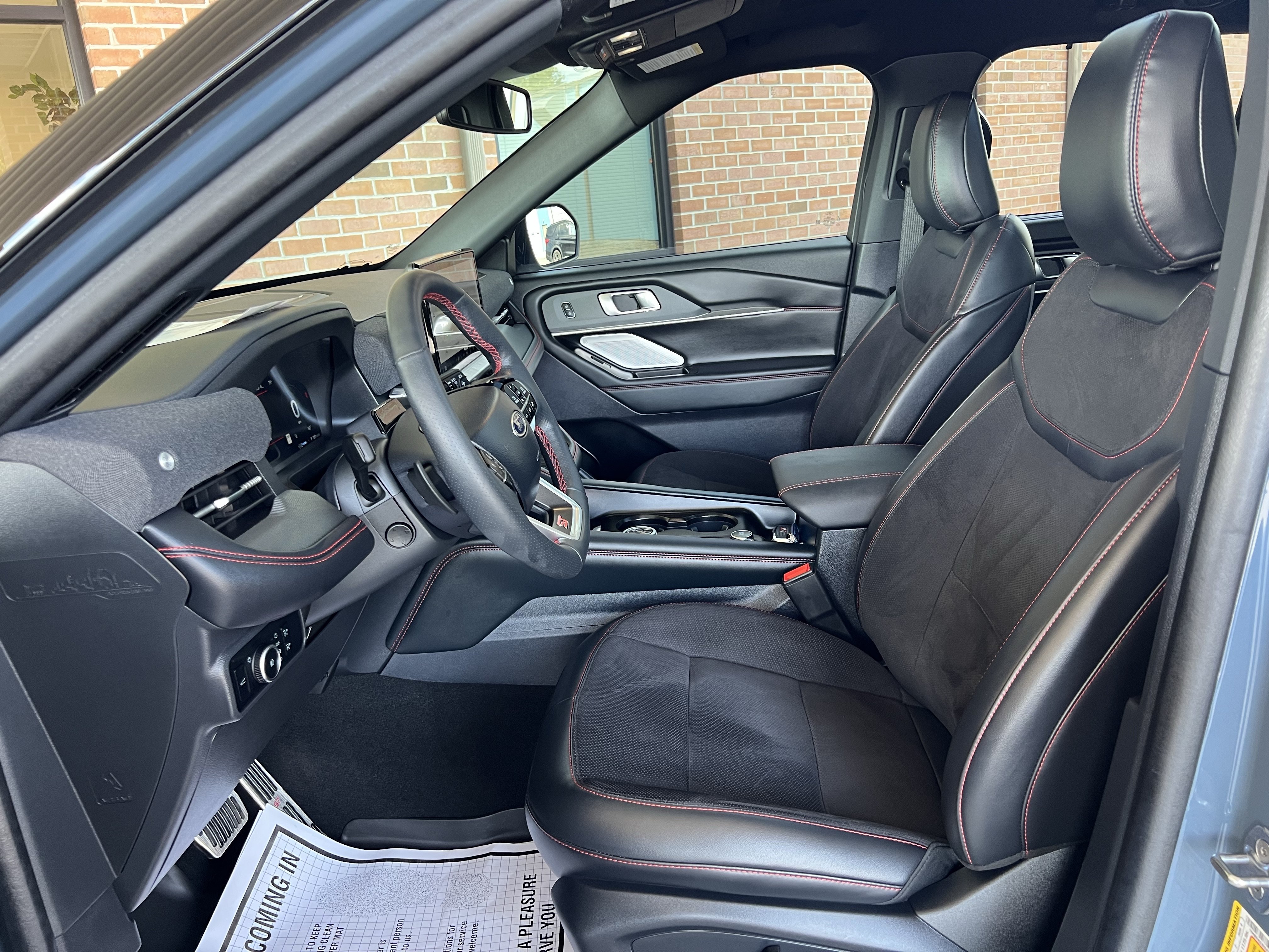 Used 2025 Ford Explorer ST AWD/4WD image 18